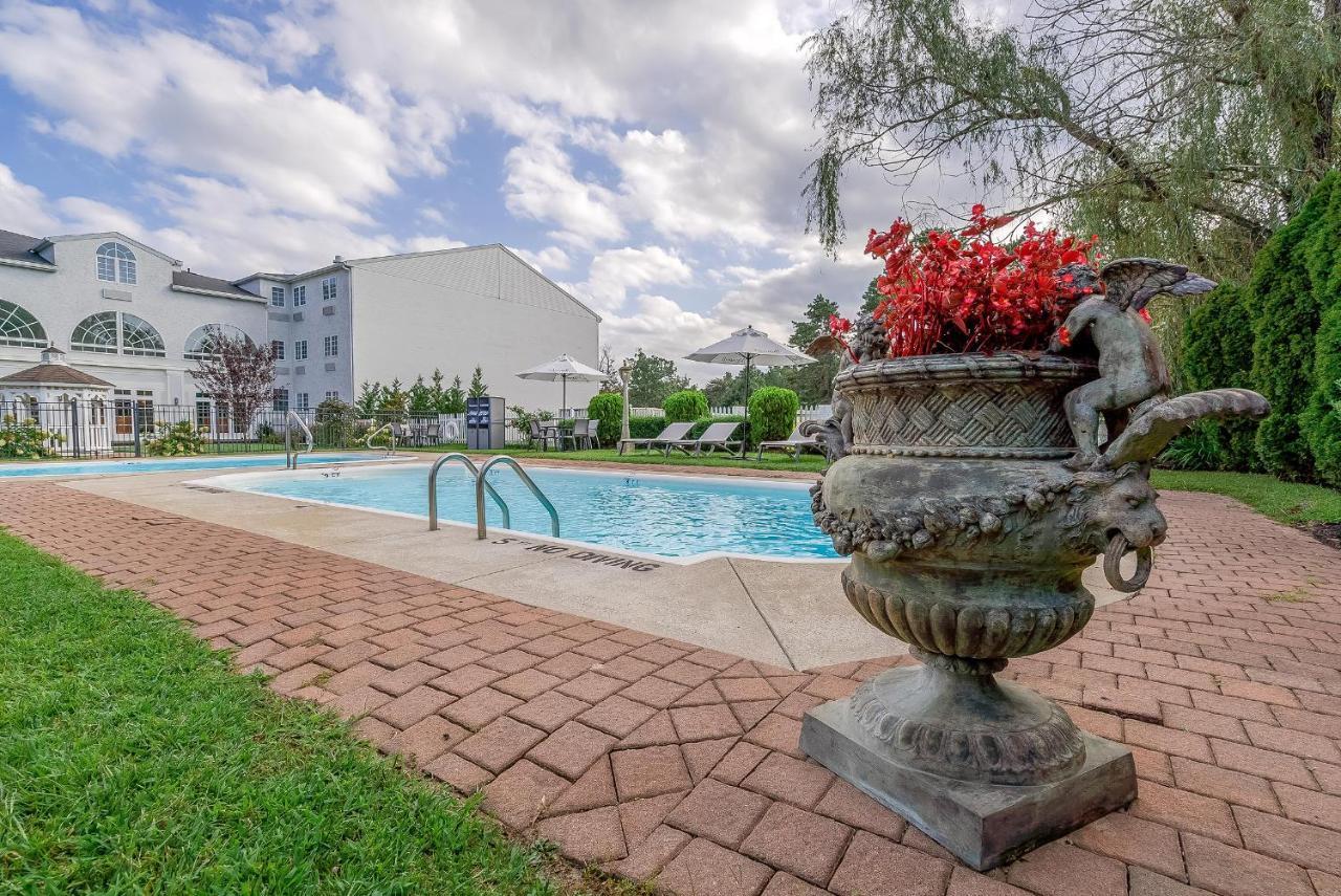 Chateau Renault Egg Harbor City Екстериор снимка