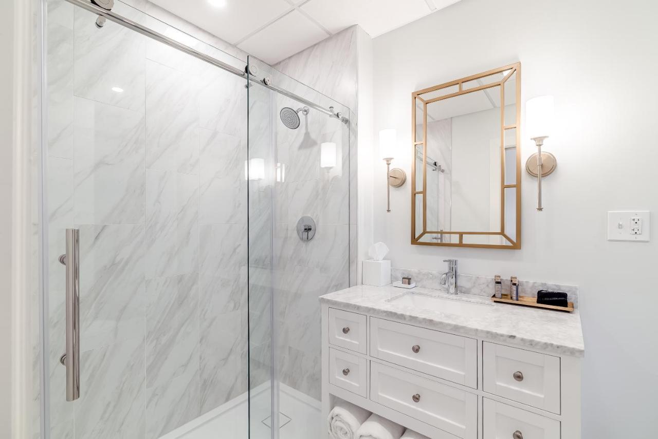 Chateau Renault Egg Harbor City Екстериор снимка