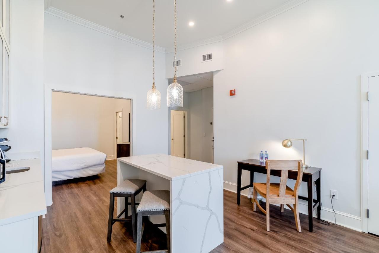 Chateau Renault Egg Harbor City Екстериор снимка