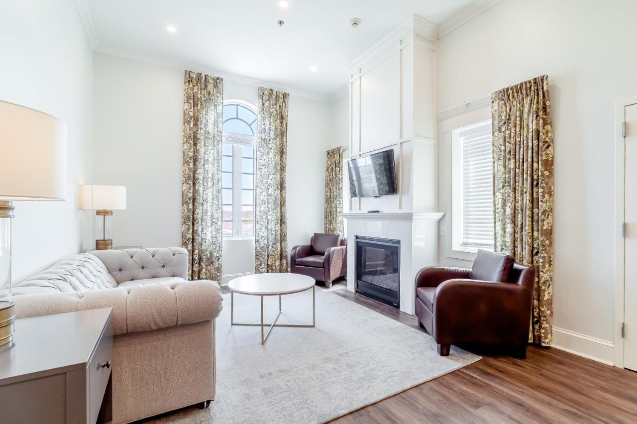 Chateau Renault Egg Harbor City Екстериор снимка