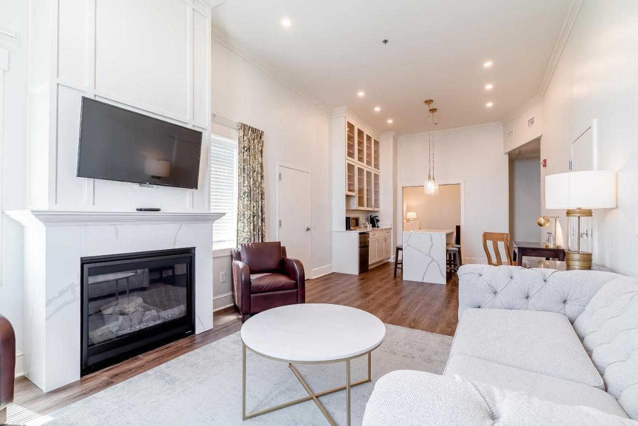 Chateau Renault Egg Harbor City Екстериор снимка