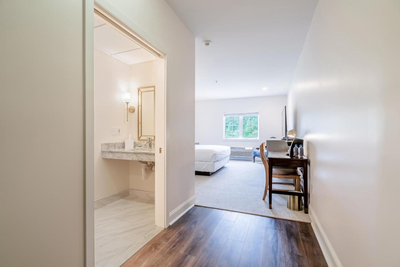 Chateau Renault Egg Harbor City Екстериор снимка