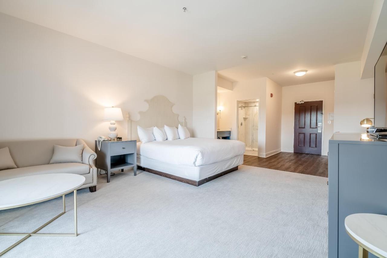 Chateau Renault Egg Harbor City Екстериор снимка