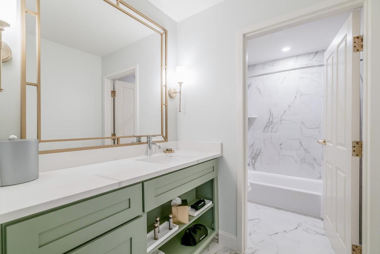 Chateau Renault Egg Harbor City Екстериор снимка