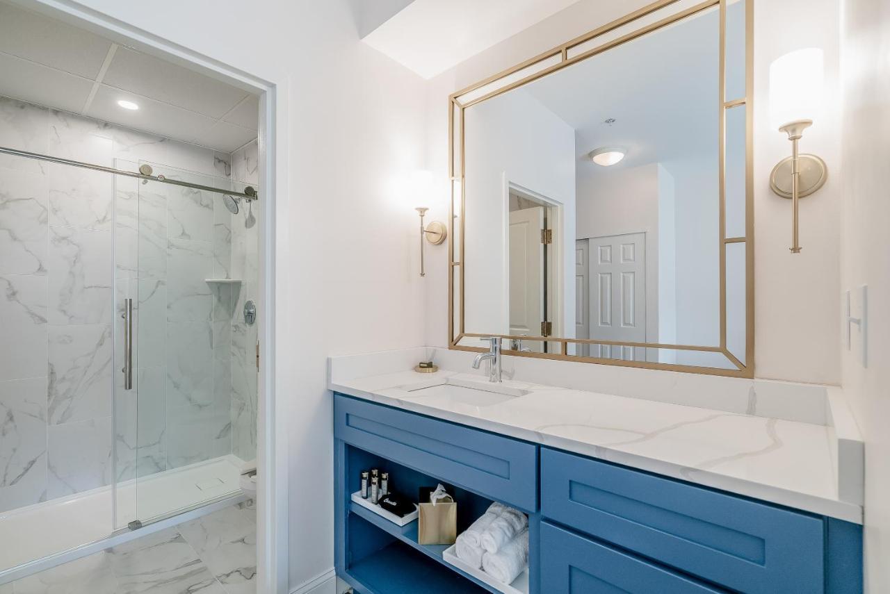 Chateau Renault Egg Harbor City Екстериор снимка
