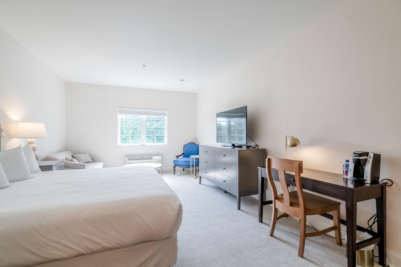 Chateau Renault Egg Harbor City Екстериор снимка