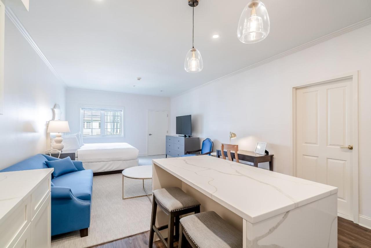 Chateau Renault Egg Harbor City Екстериор снимка