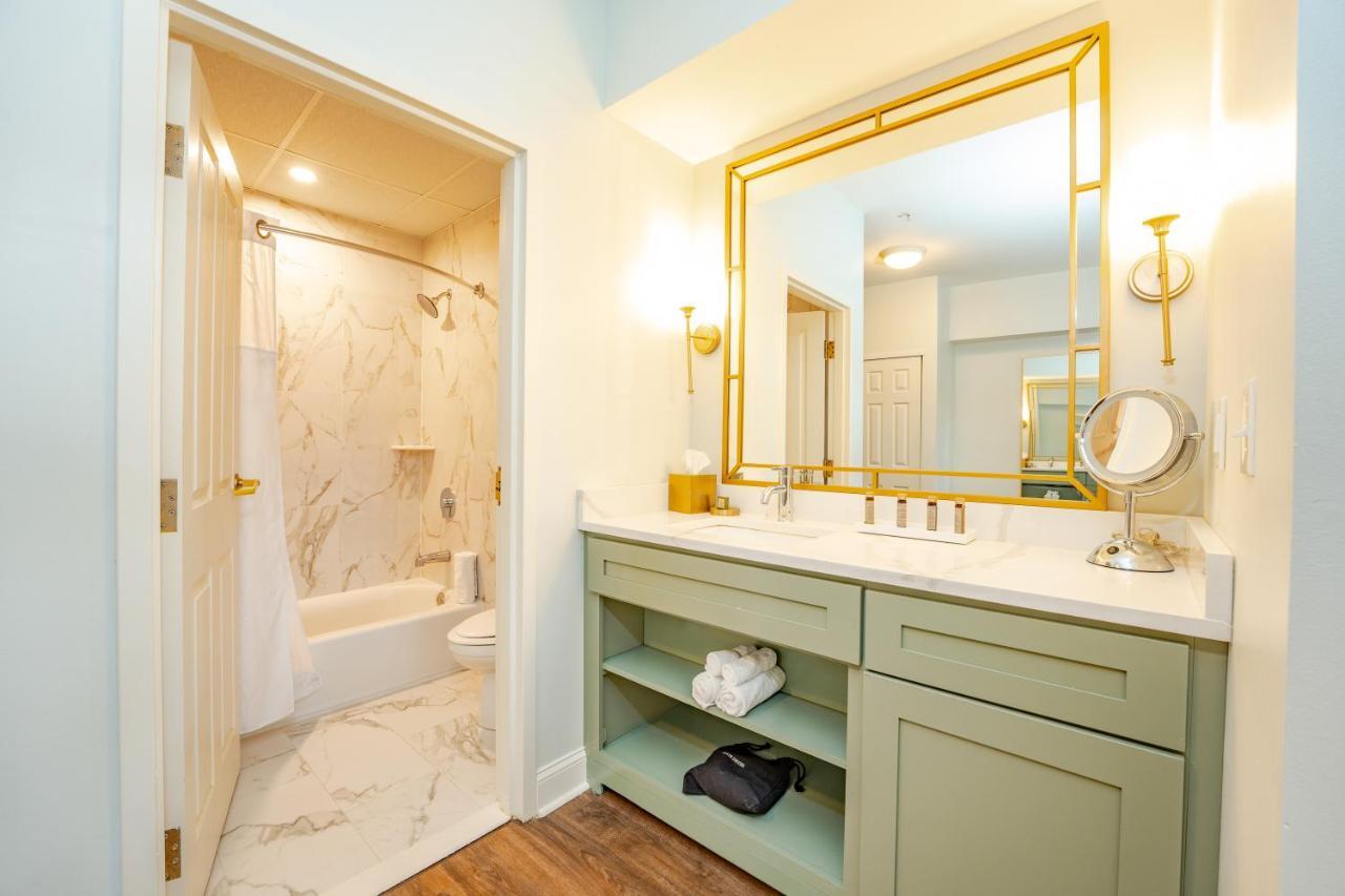 Chateau Renault Egg Harbor City Екстериор снимка