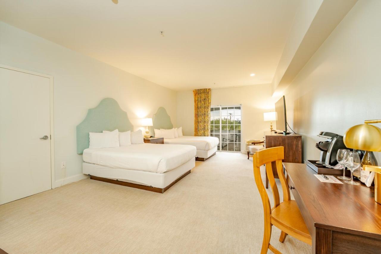 Chateau Renault Egg Harbor City Екстериор снимка