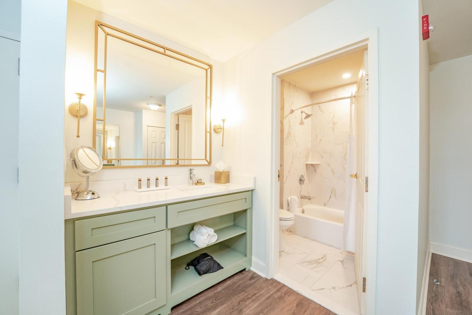 Chateau Renault Egg Harbor City Екстериор снимка