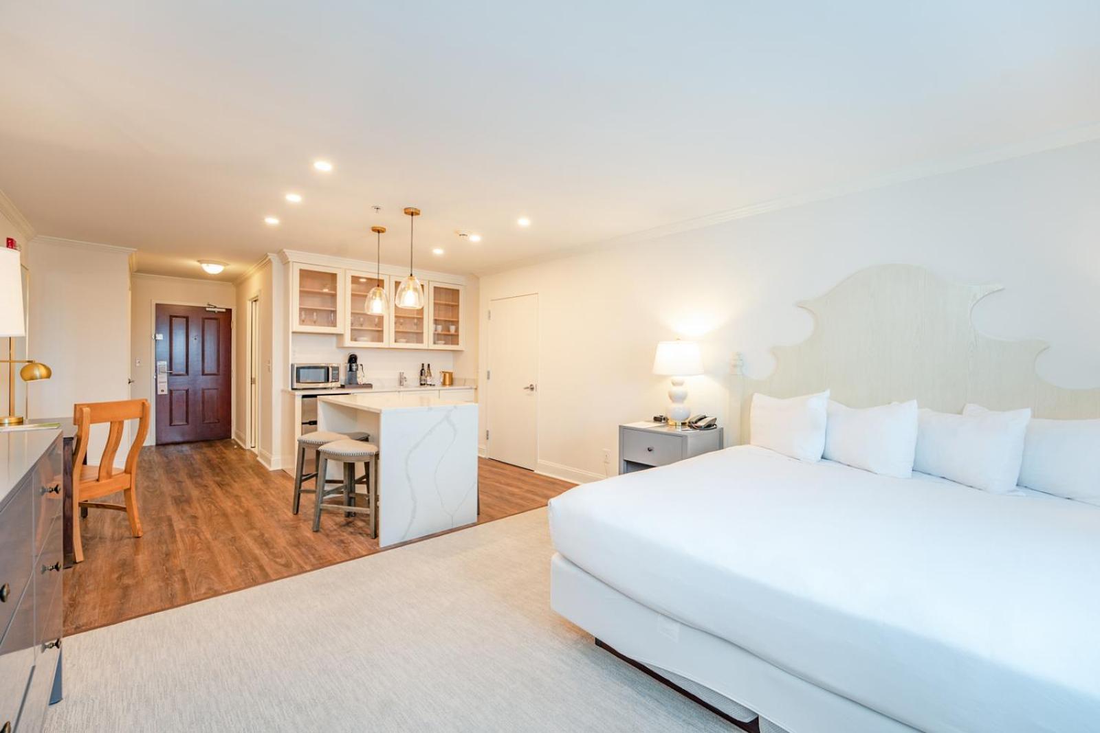 Chateau Renault Egg Harbor City Екстериор снимка