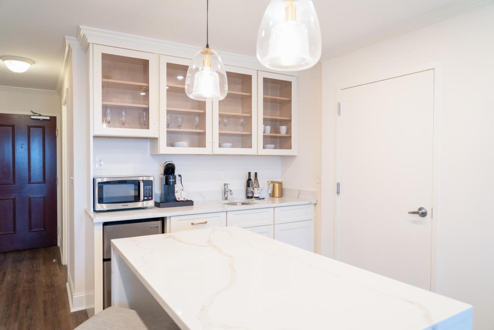 Chateau Renault Egg Harbor City Екстериор снимка