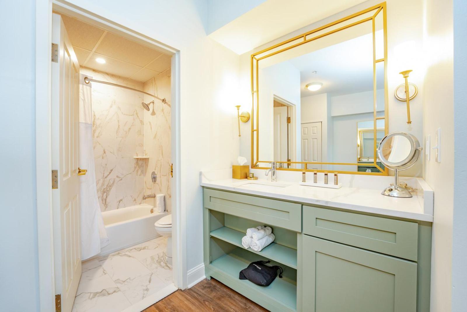 Chateau Renault Egg Harbor City Екстериор снимка