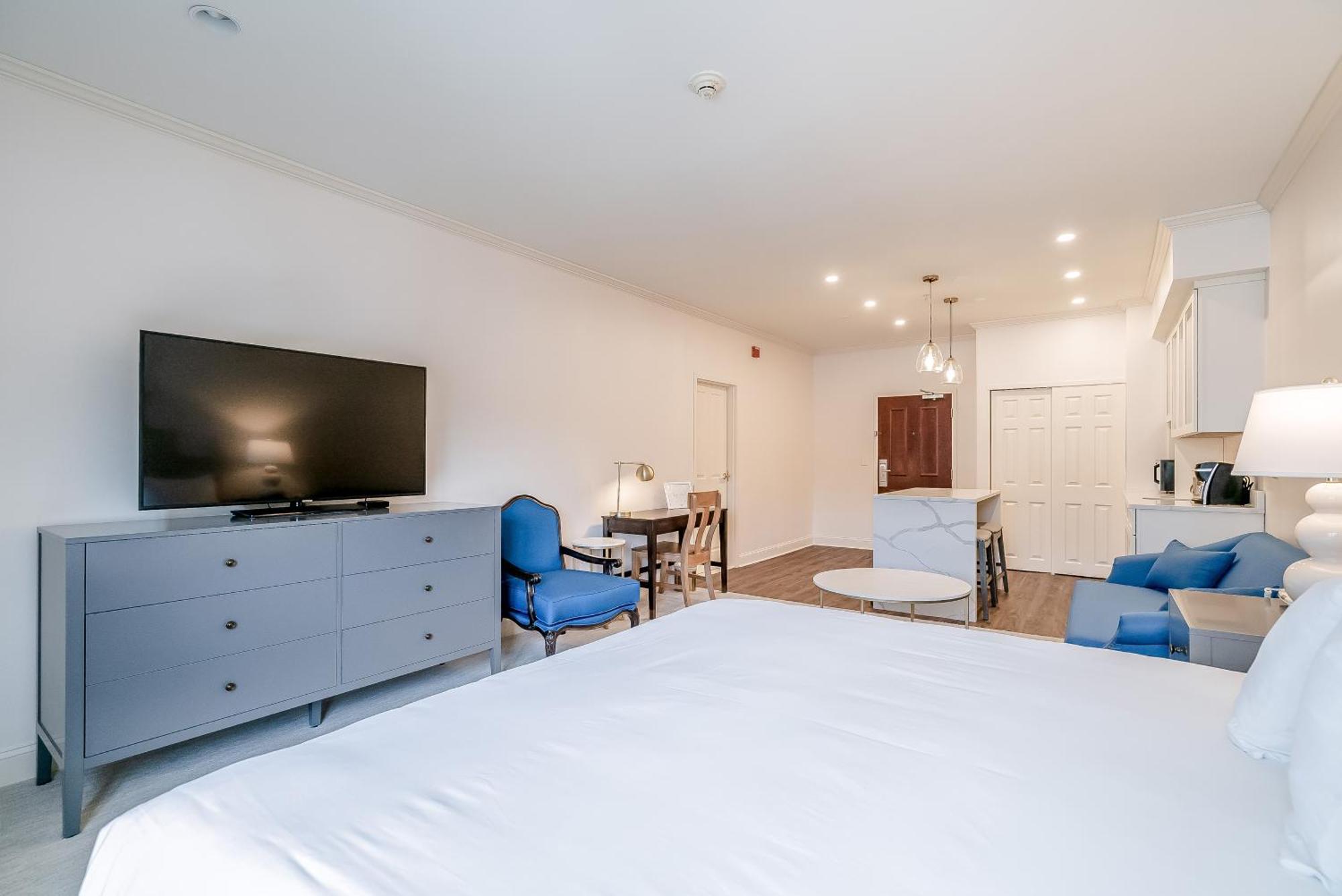 Chateau Renault Egg Harbor City Екстериор снимка