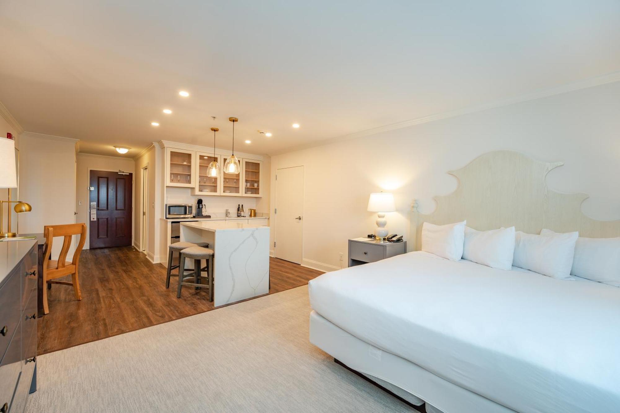 Chateau Renault Egg Harbor City Екстериор снимка